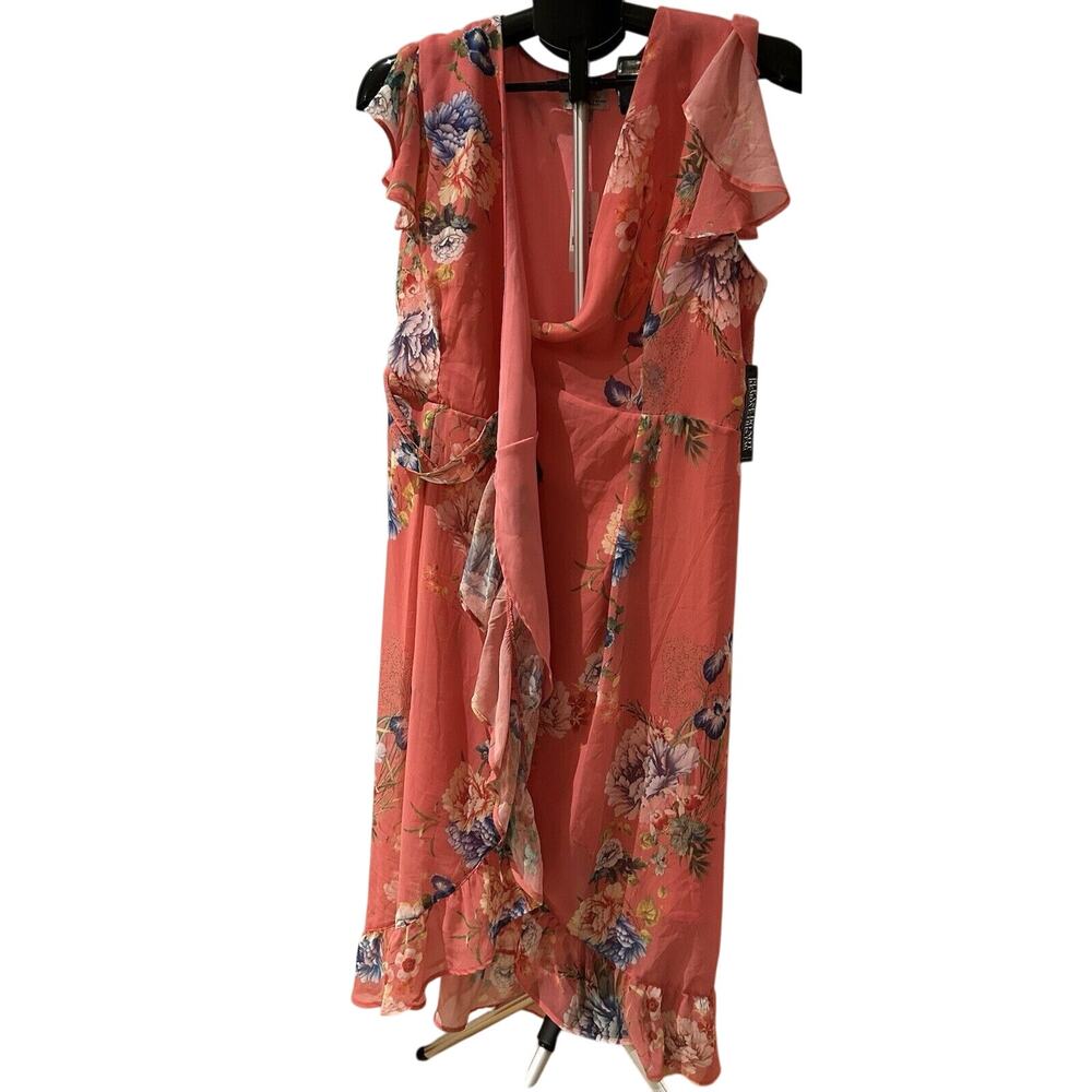 NWT New York & Company Women's size Medium Sweet Pea Floral Wrap Dress